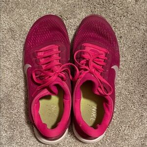 Nike Women's Fuchsia Athletic Shoes Tennis Running size 9